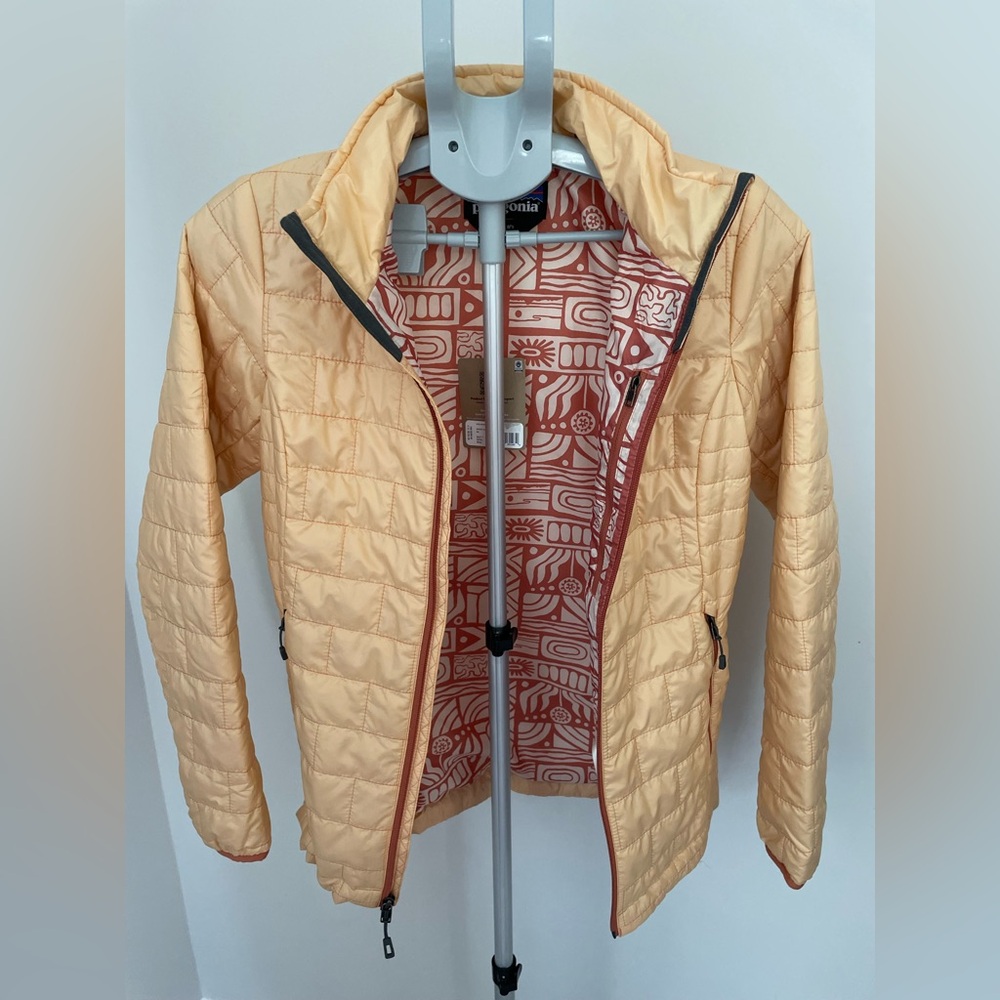 NEW Patagonia Women’s XS Nano Puff
Insulated Jacket Sandy Melon Puffer $239 orig